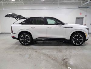 Offre incroyable Cadillac Escalade IQ Sport 2 2025, SUV à transmission intégrale - Product Image 3