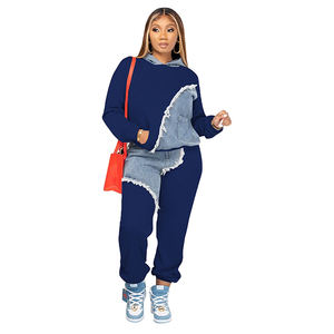 Conjunto Deportivo de Dos Piezas para Mujer con Estampado Patchwork, Sudadera con Capucha de Manga Larga y Pantalones con Bolsillos - Product Image 2