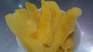 Delicioso bocadillo masticable de mango suave y seco, naturalmente dulce y húmedo, ideal para niños y adultos y compartir con amigos en cualquier lugar - Product Image 4