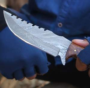 Cuchillo de Supervivencia para Caza al Aire Libre, Hecho a Mano, de Acero de Damasco de Alta Calidad, con Mango de Madera, Personalizado con Funda - Product Image 3