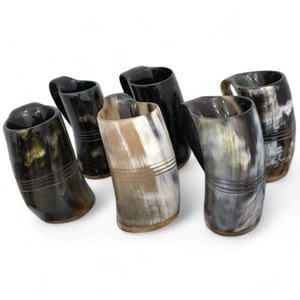Mug en corne naturelle fait main, nouveau design, personnalisable, style Viking, authentique, d'inspiration médiévale, pour boire de la bière - Product Image 1