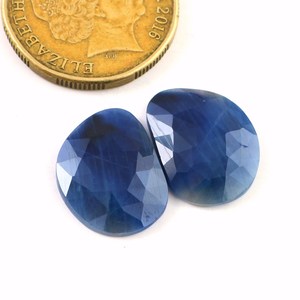 พลอยไพลินแท้ 100% ได้รับการรับรองคุณภาพ  คุณภาพสูงสุด  แบบเจียระไนรูปดอกกุหลาบ  ด้านหลังแบน  สำหรับทำเครื่องประดับพลอยไพลินสีน้ำเงิน - Product Image 2