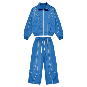 Conjunto Deportivo Personalizado de 3 Piezas, Chaqueta Cortavientos Ligera Reflectante con Cremallera Desmontable y Pantalones Deportivos de Nailon para Hombre - Product Image 3