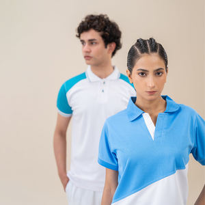 Polo Aura pour hommes et femmes avec logo personnalisé Polo à manches courtes en tricot confortable et en tissu haute performance bleu ciel - Product Image 1