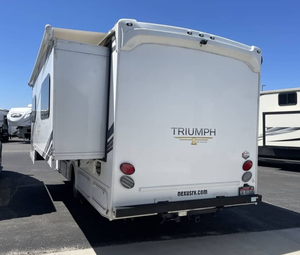 Camping-car de classe C d'occasion de qualité supérieure, modèle 2022 NeXuss RV Triumph 30T, idéal pour le camping et les voyages, prêt pour la livraison. - Product Image 6