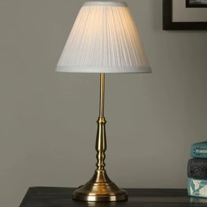 Lampe de table en métal minimaliste et contemporaine pour un bureau moderne, offrant un design épuré et une lumière pratique - Product Image 1