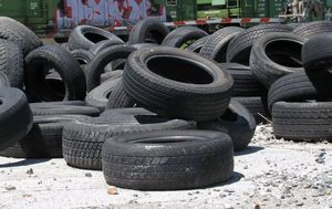 Vente en gros de pneus radiaux abordables et accessoires en vrac Meilleur prix Stock prêt - Product Image 6