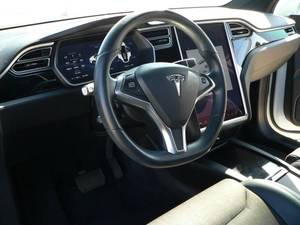 Tesla Model X 7-5D d'occasion, 2017, blanc, conduite à gauche, origine américaine - Product Image 2