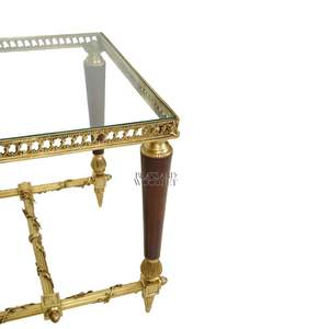 Table d'appoint de luxe à plateau carré en verre avec cadre en laiton doré orné et décorations en forme de vigne complexes pour la décoration de palais - Product Image 5