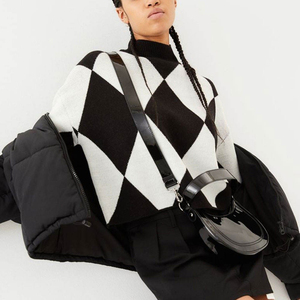 Pull en laine 100% pour femme, sur mesure, pour la saison hivernale, avec logo brodé imprimé sur le devant - Product Image 4