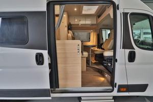 Autocaravana de Lujo 7 B-u-r-s-t-n-e-r City Car C 640 - Product Image 5