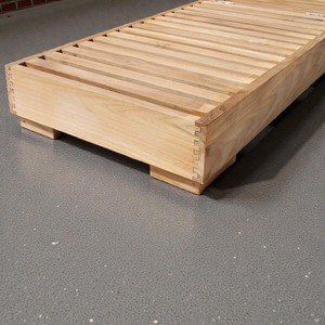 Chaise longue réglable en teck moderne, dossier résistant aux UV, écologique, durable, mobilier d'extérieur pour bord de piscine, plage, jardin - Product Image 3