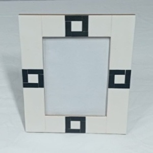 Marco de Fotos de Resina con Incrustaciones de Madera, Duradero, Ligero y de Alta Calidad |   6x4 |   Regalos de Decoración para el Hogar con Logotipo Personalizable en Color, Hechos a Mano por Artesanos - Product Image 4