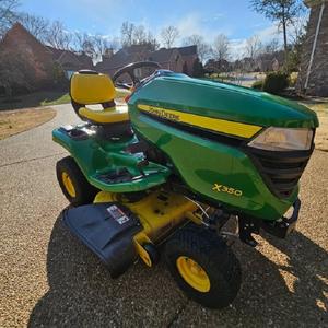 Tracteur tondeuse John Deere puissant, conçu pour l'entretien des grandes propriétés, l'aménagement paysager et le jardinage. - Product Image 6