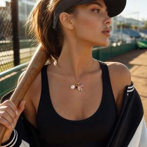 จี้ห้อยแบบหนีบ Jeulia Move My Way Pearl ชุบทอง 18k - Product Image 5