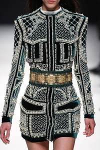 2025 @ belle et élégante robe courte avec des perles de verre en cristal blanc entièrement embellies, un travail de broderie de perles Zari pour la fête - Product Image 2