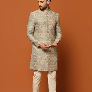 Impresionante y hermoso vestido étnico Sherwani para hombres indios y paquistaníes para fiestas y bodas - Product Image 1