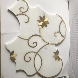 Mosaico de patrón de flores de chorro de agua de latón blanco Mable Mix para azulejo de pared de baño y cocina a la venta estilo de lujo - Product Image 1