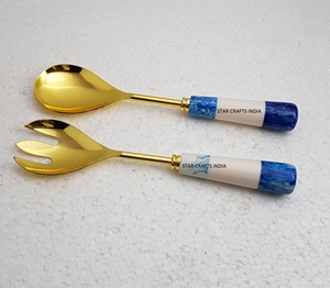 Cuillère à soupes en acier inoxydable plaqué or avec manche en résine Cuillères de service pour mélanger et cuire la salade en acier inoxydable - Product Image 6