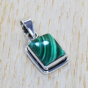 Pendentif fin en argent sterling 925 au design simple avec pierre précieuse malachite, bijoux estampés pour un être cher à prix de gros - Product Image 1