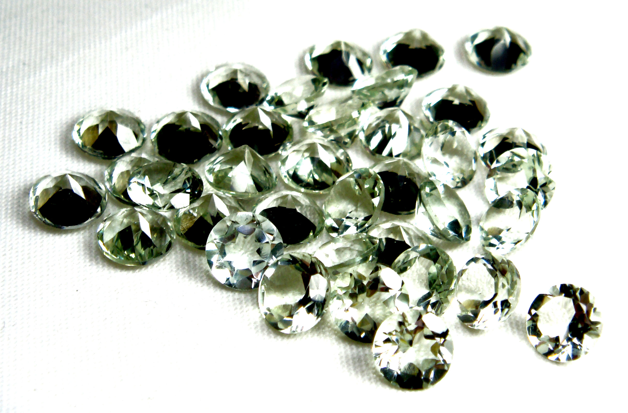 สีเขียว