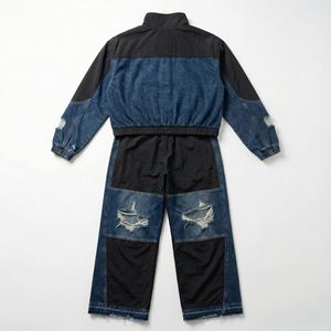 Conjunto de dos piezas de chándal de mezclilla para mujer, ecológico, con capucha, estampado, patchwork, de nailon, chaqueta corta rasgada y pantalones holgados - Product Image 2