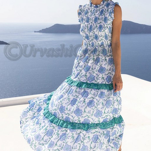 Hecho de gasa de algodón ligero Estampado a mano Top completamente smockeado Detalles de volantes a lo largo del cuello y estilo pulóver - Product Image 1