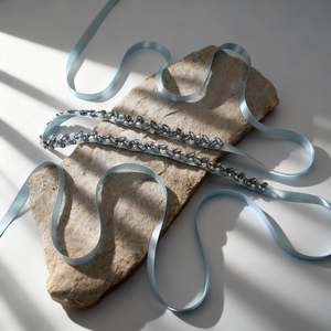 Cinturón de Novia Azul Claro Bridella BS383QL con Incrustaciones de Diamantes de Imitación y Perlas, Ajustable - Product Image 4