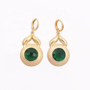 Boucles d'oreilles pendantes en pierres précieuses Prehnite de créateur, plaqué or, style clip sur bijoux texturés finis mats - Product Image 3