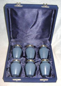 Urnas funerarias de latón, Mini urna de recuerdo de cenizas, artesanía india, color azul brillante, a precio barato - Product Image 4