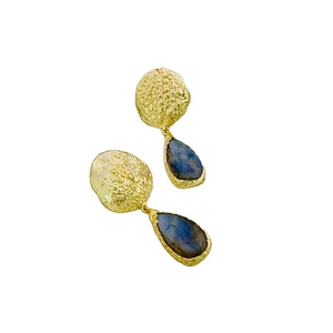 Boucles d'oreilles pendantes de luxe SOKU plaquées or avec pierre précieuse labradorite, design martelé, pour femme, idéales pour un anniversaire - Product Image 1