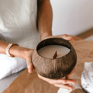 Vela de concha de coco hecha a mano ecológica, piezas decorativas de centro, cuenco de masa de coco rústico, velas para centros de mesa de cena - Product Image 3