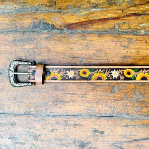 Ceinture en cuir véritable artisanale de style western avec des perles, motif paisley peint à la main et boucle en alliage de zinc, style rock - Product Image 3