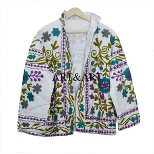 Chaqueta Acolchada Corta de Invierno para Mujer, Elegante, Transpirable y Ecológica, Bordada con Diseño Suzani Indio, de Secado Rápido, 100% Algodón - Product Image 1
