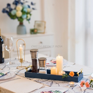 Juego de bandejas de madera de alta calidad en color nogal oscuro con forma rectangular y diseño rústico perfecto para servir y estilizar el hogar - Product Image 3