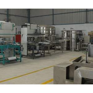 Máquina de llenado de agua potable empaquetada automática 2000 BPH Capacidad 500ml Volumen para embalaje de vidrio plástico PET 220V - Product Image 2