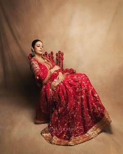 Heavy Designer Party Wedding Wear Crape Silk Sequence & Zari Bordado Top & Lehenga con Georgette Sequence Lace Work Dupatta - Product Image 3