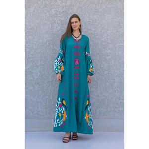 ชุดเดรสยาวสไตล์โบฮีเมียนแขนยาวผ้าคอตตอนสีขาวปักลายชายหาดด้านหลัง - Product Image 1