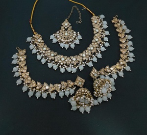 Joyería elegante, función de boda india, piedra CZ tachonada con collar de trabajo de perlas, conjunto de pendientes con cadena para el cabello y conjunto Mangtika - Product Image 2