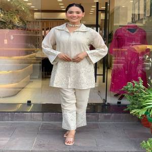 Conjunto de Cordón Bordado en Seda Chanderi Premium VASTRA COTTAGE con Forro de Algodón, Conjunto Étnico de Diseño para Mujer, Ropa Festiva - Product Image 5