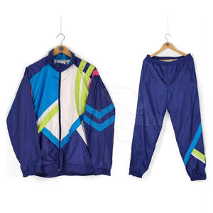 ชุดกันลมสำหรับผู้ชาย พิมพ์โลโก้ได้ตามต้องการ กันน้ำ เป็นมิตรกับสิ่งแวดล้อม ระบายอากาศได้ดี น้ำหนักเบา ผ้าฝ้าย 100% ลายเรียบ - Product Image 1