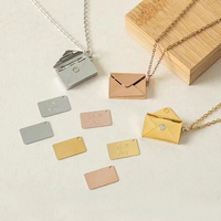 Collier Pendentif Lettre Locket Enveloppe Plaque Nom en Acier Inoxydable Bijoux Mode Loftily