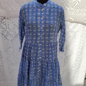 Robe chemise en tissu imprimé en coton en gros avec fermeture boutonnée et plissée cousue, robe décontractée pour femmes - Product Image 2