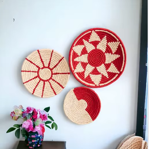 Ensemble de trois assiettes décoratives colorées tissées à la main, art de feuille de palmier, tenture murale pour bureau de décoration de chambre disponible en gros - Product Image 5