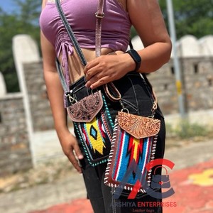 Nuevo Western Tooled Jacquard cuero teléfono Crossbody Sling monederos Vintage Multi Azteca tela único acolchado pequeño muñequera monederos - Product Image 1