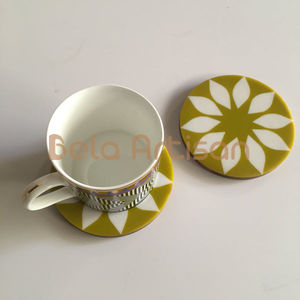 Posavasos de té de madera redondo con acabado de resina y patrón floral para promociones y descuentos B2B - Product Image 4