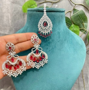 ต่างหูและติ๊กกะประดับเพชร CZ คุณภาพดี ดีไซน์ทันสมัย ชุบเงิน สวยหรู สำหรับผู้หญิงและเด็กผู้หญิง เหมาะสำหรับงานแต่งงาน - Product Image 2