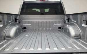 Camionetas Pickup Eléctricas 4x4 Usadas en Excelentes Condiciones, con Motor Dual, Interior Moderno y Gran Autonomía para Mayor Comodidad de Conducción - Product Image 2