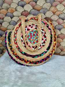 Diseño clásico de fibra de Yute natural con logotipo personalizado con una bolsa de mano redonda y relajada con asa con buena capacidad para un interior espacioso - Product Image 4