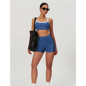 Conjunto deportivo de 2 piezas para mujer, superventas, logotipo personalizado, sujetador y pantalones cortos transpirables OEM con logotipo frontal/cintura para Yoga - Product Image 2